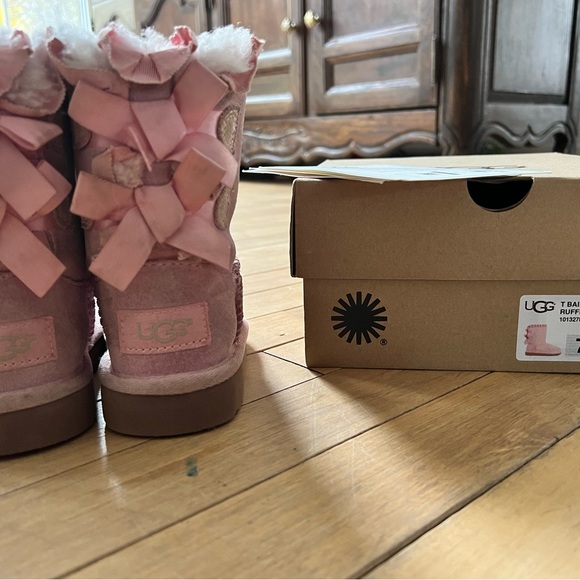 UGG Bailey Bow Boot with Ruffle - Size 7 - Picture 5 of 6